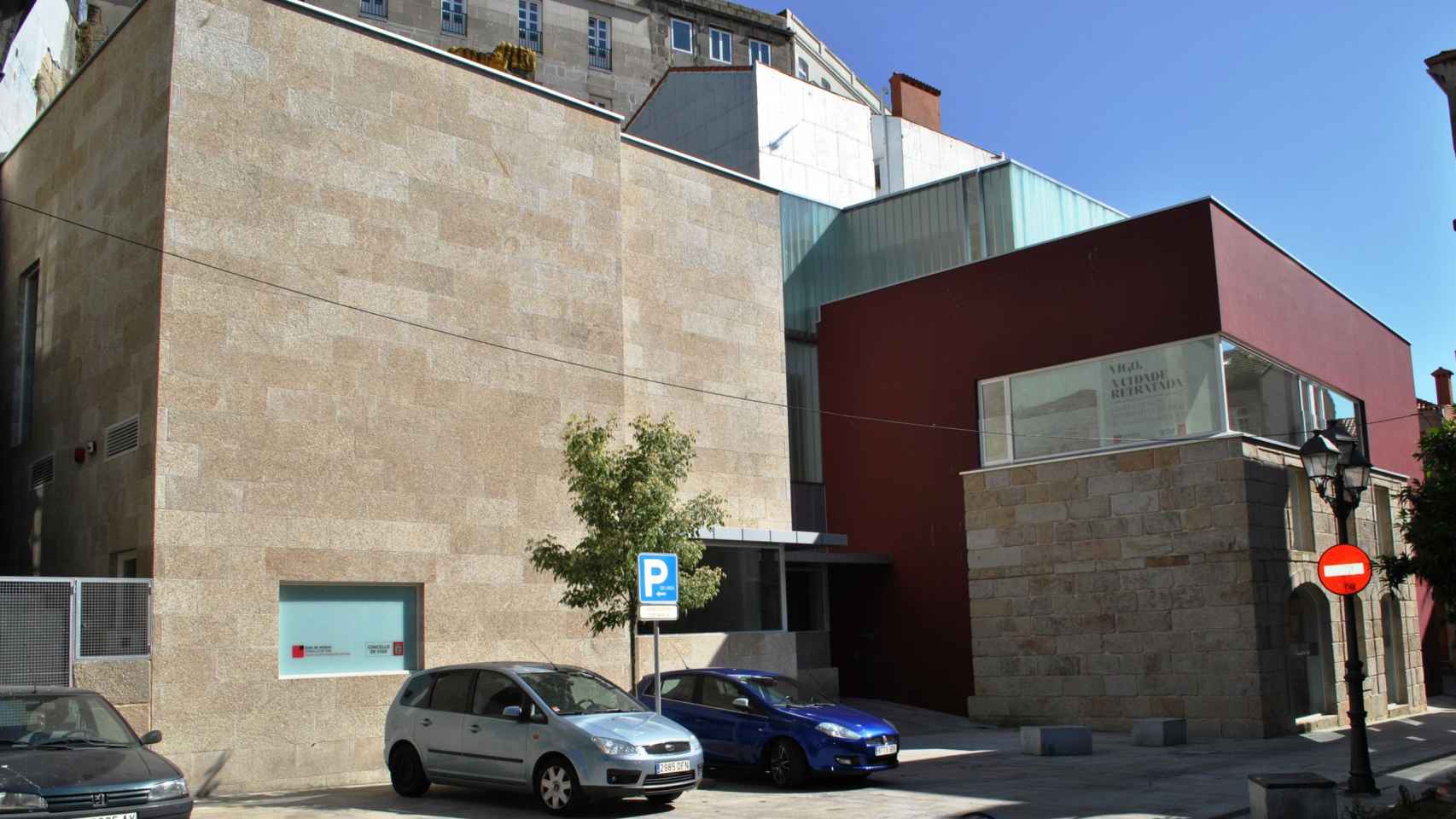 Edificio de la Diputación de Pontevedra en la calle Eduardo Chao, en Vigo.