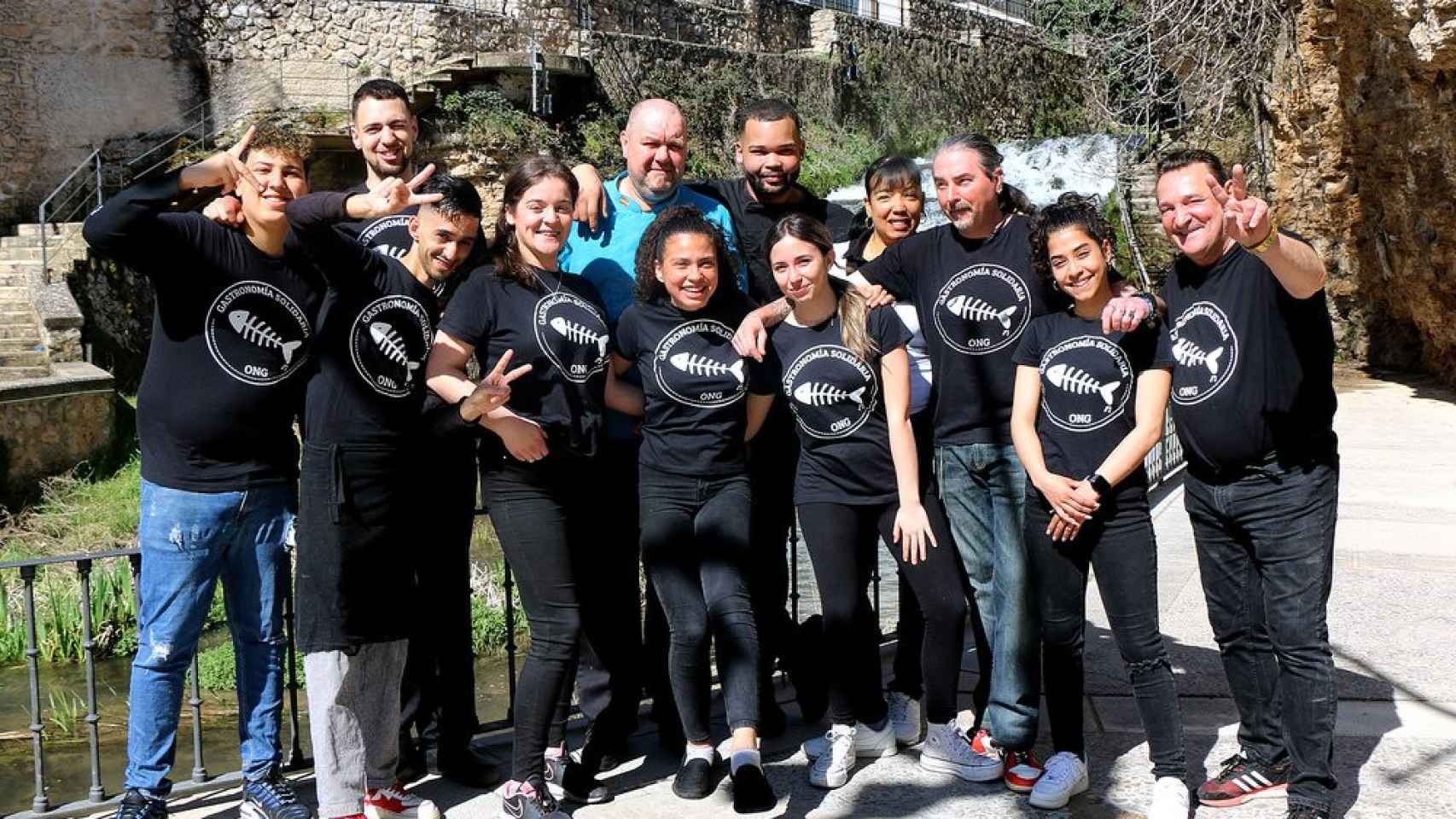 Una imagen de su web con algunos integrantes del restaurante La Cascada de la Raspa.