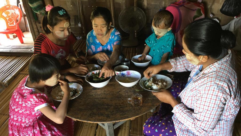 Niños con los que trabaja World Vision en Myanmar.