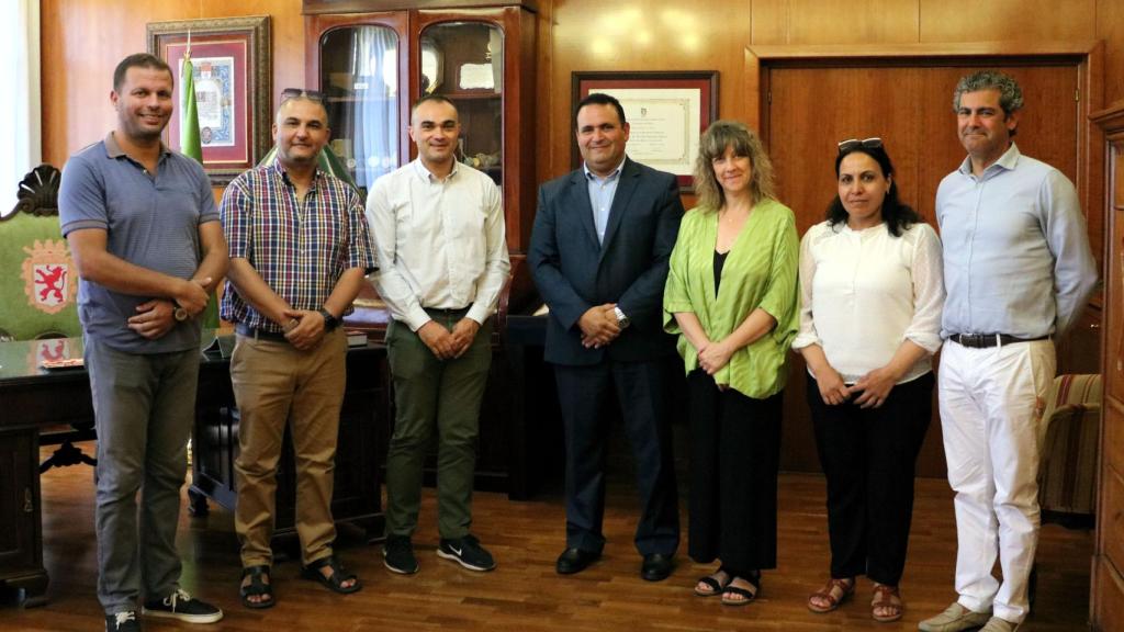 Representantes de la ULE y de la Universidad de Kairouan, durante el encuentro mantenido este jueves.