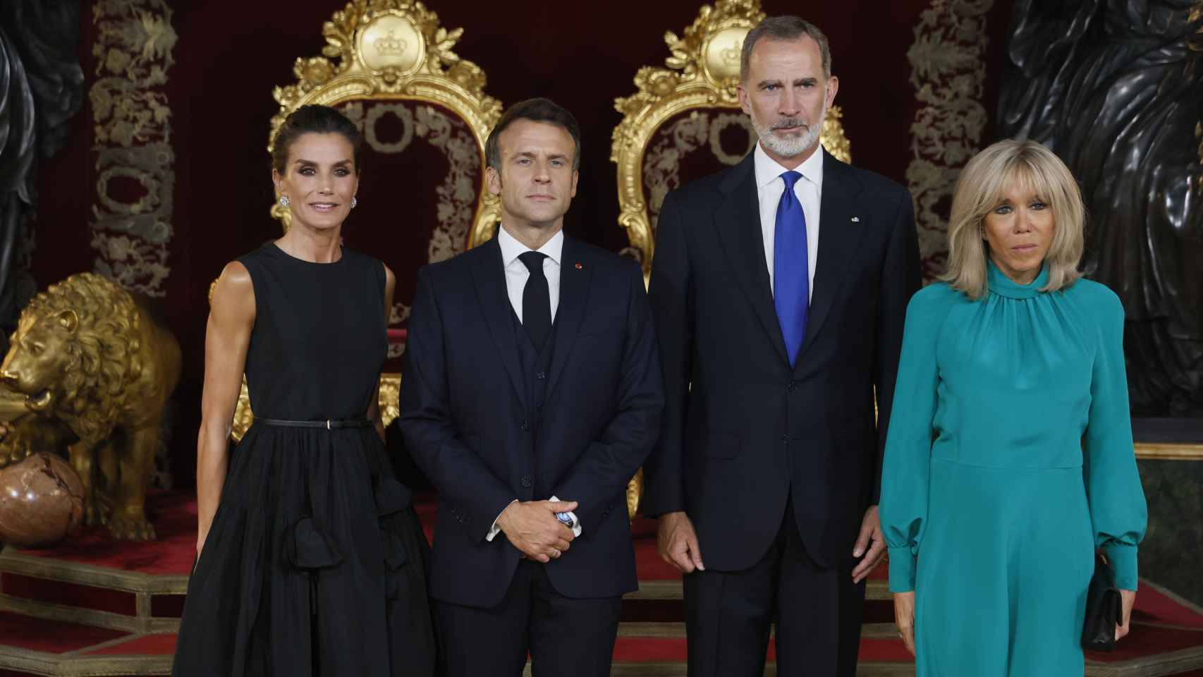 Los Reyes junto al presidente y la primera dama de Francia.
