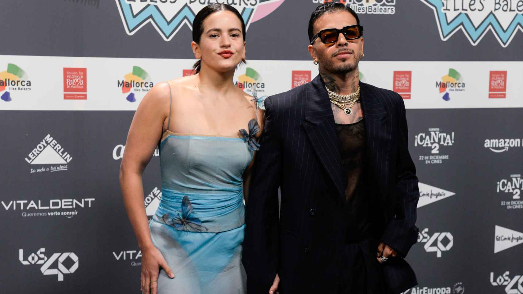 Rauw Alejandro y Rosalía en una entrega de premios.