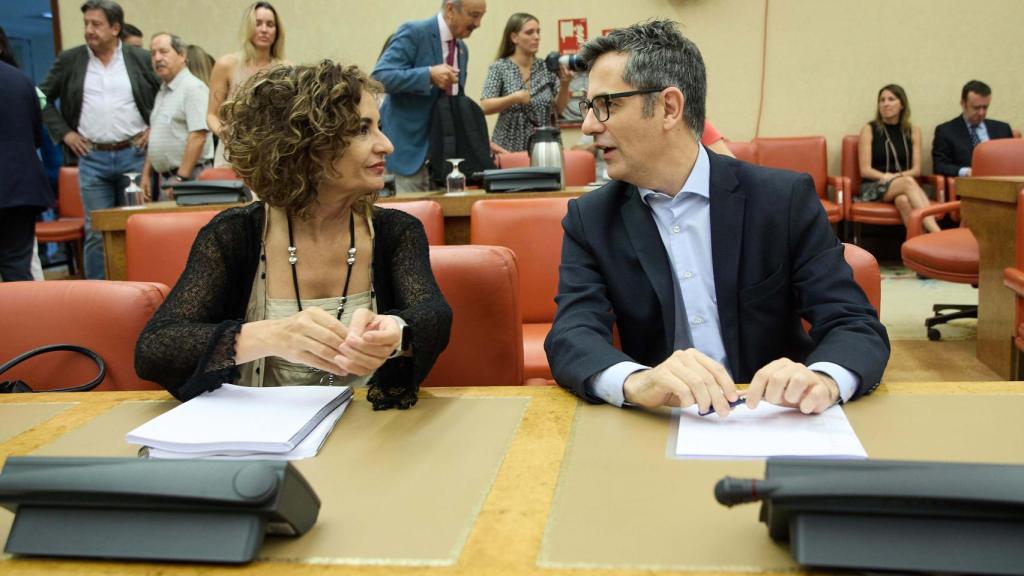 María Jesús Montero, ministra de Hacienda y Función Pública, y Félix Bolaños, en el Congreso.