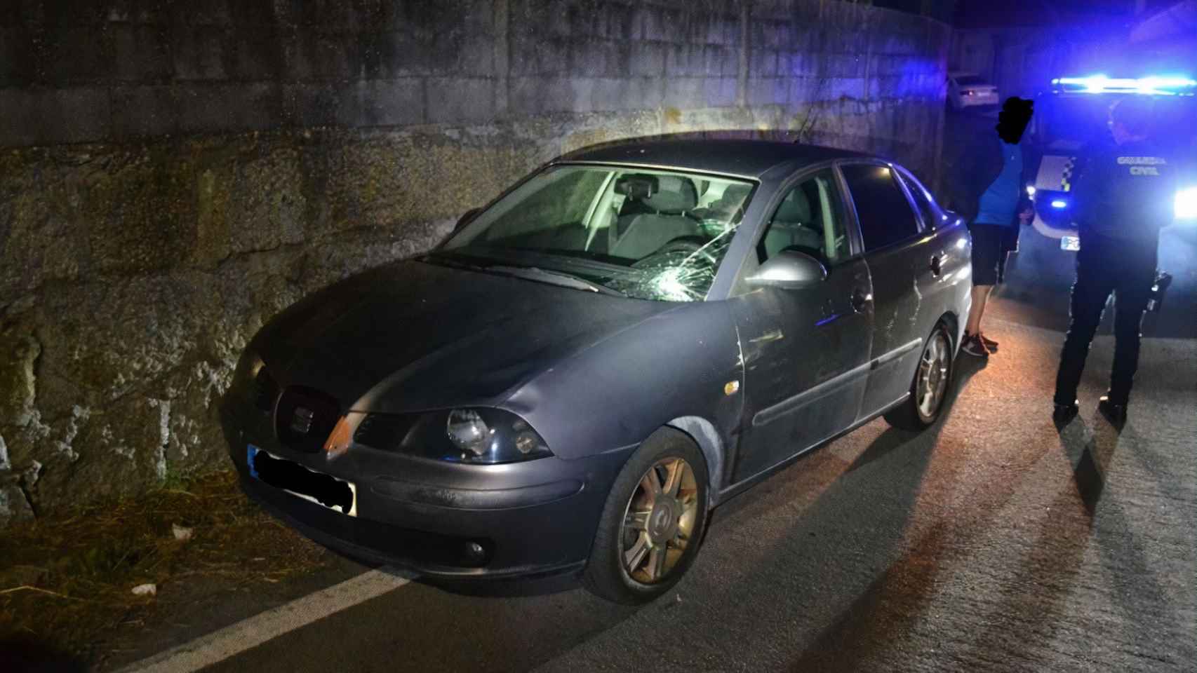 Coche accidentado en Amoeiro (Ourense).