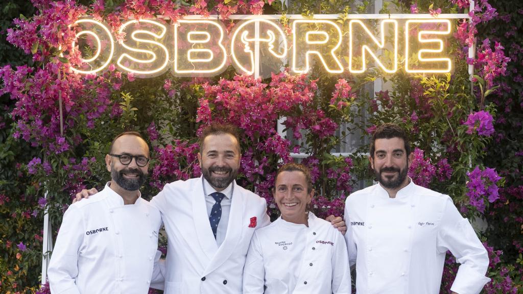 José Pizarro, Borja Cortina, Begoña Rodrigo junto a Iago Pazos