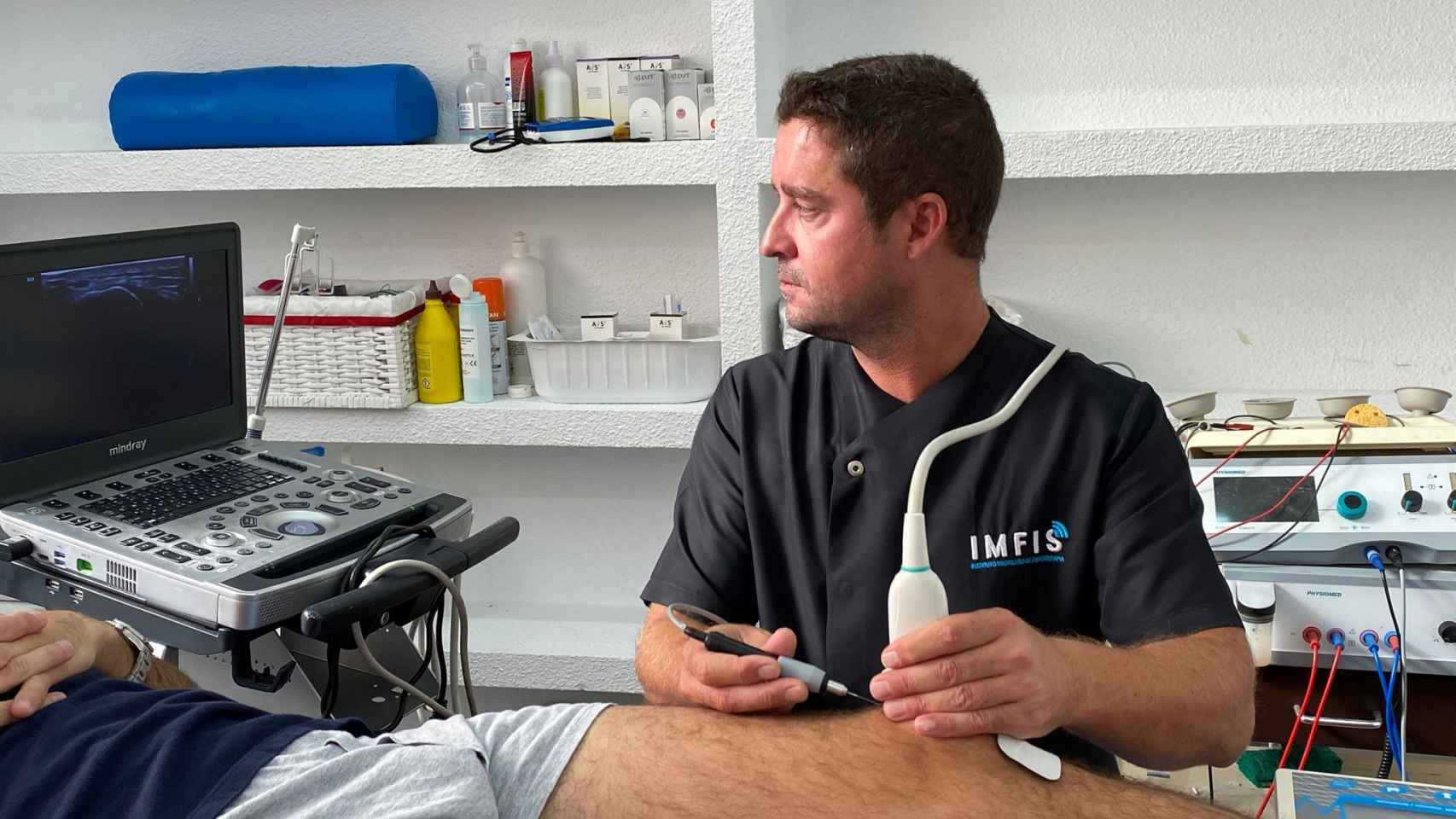 Tiago Studart en consulta de fisioterapia.