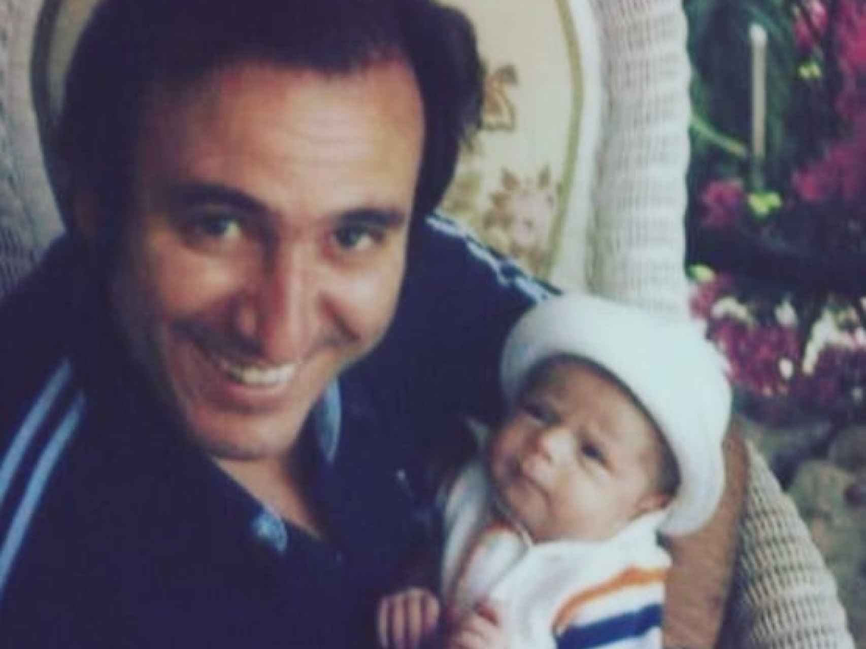 Manolo Escobar junto a su hija Vanessa en una imagen antigua.