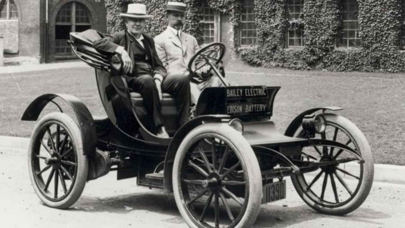 Primer coche eléctrico.