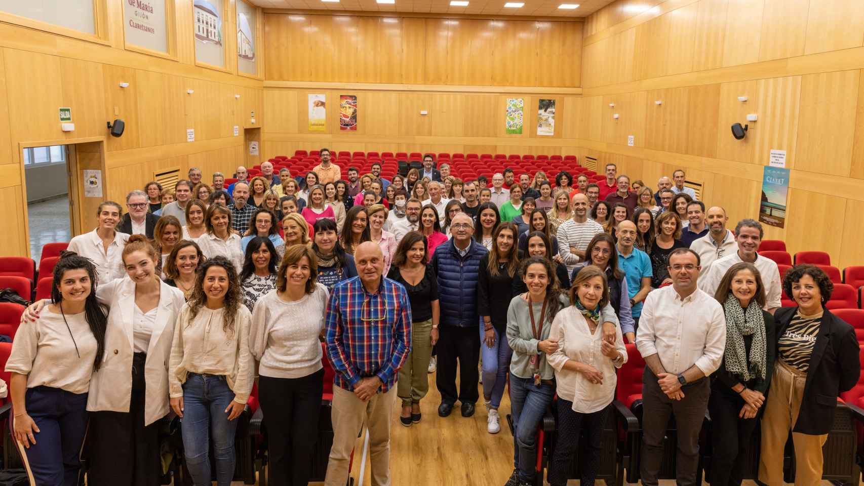 El equipo docente del curso 2022/2023 del colegio Corazón de María de Gijón.