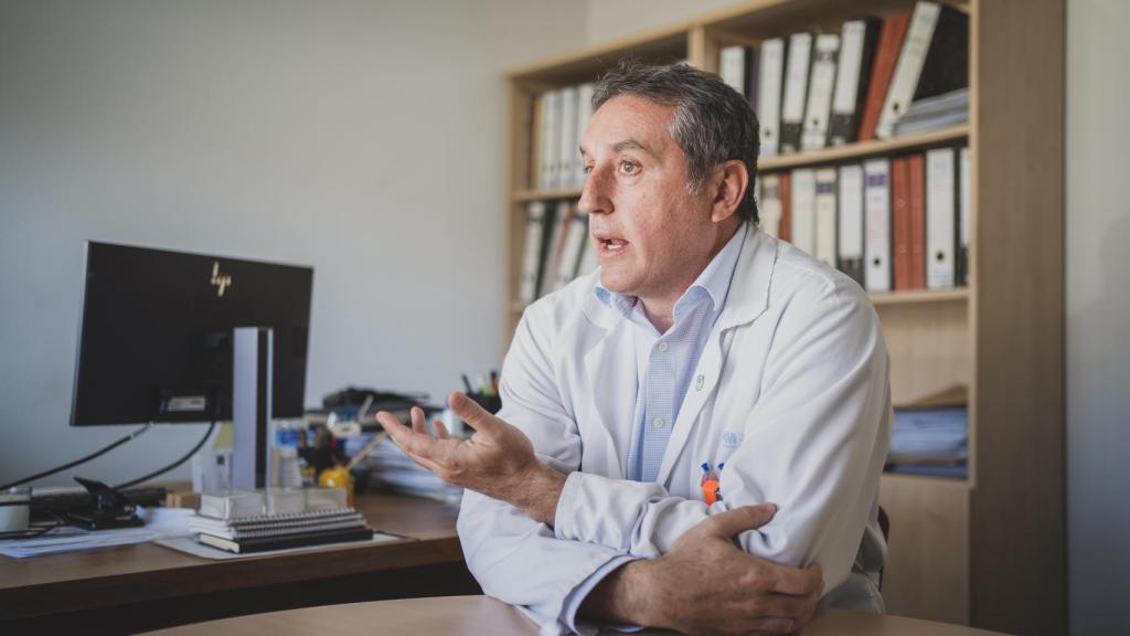 El doctor Miguel Ángel Moreno Pelayo, jefe del servicio de Genética en el Hospital Universitario Ramón y Cajal, durante la entrevista con EL ESPAÑOL | Porfolio