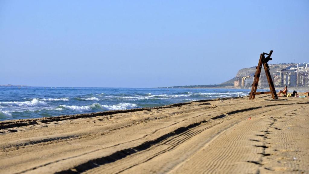 Playa de Urbanova, en imagen de archivo.