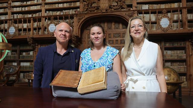 La profesora de Filología Francesa Elena Llamas, el historiador José María Sanz y la investigadora Anaïs Ligner