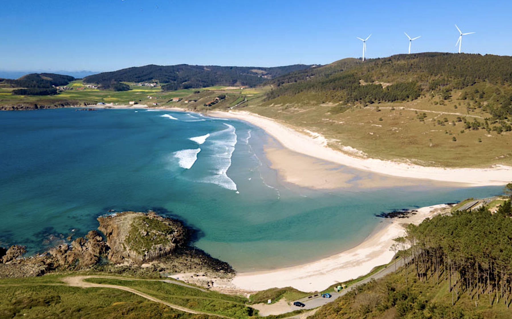 Vista aérea de las playas de Lires y Nemiña en la ría de Lires. Foto: Turismo de Galicia