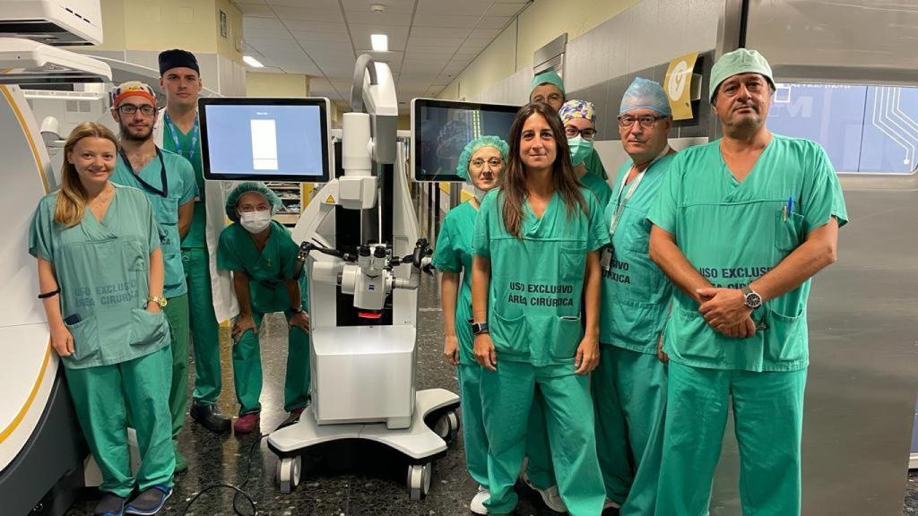 Nuevo microscopio del área de neurocirugía en Santiago
