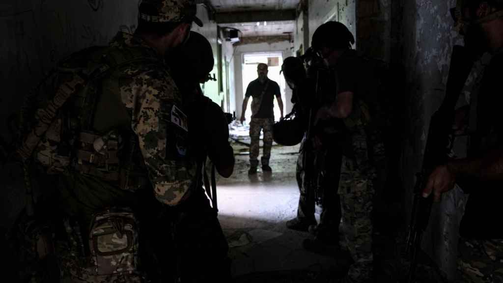 Combatientes de la Legión Georgina en Ucrania entrenan la técnica del breaching, una de las tácticas de combate urbano más complejas de realizar