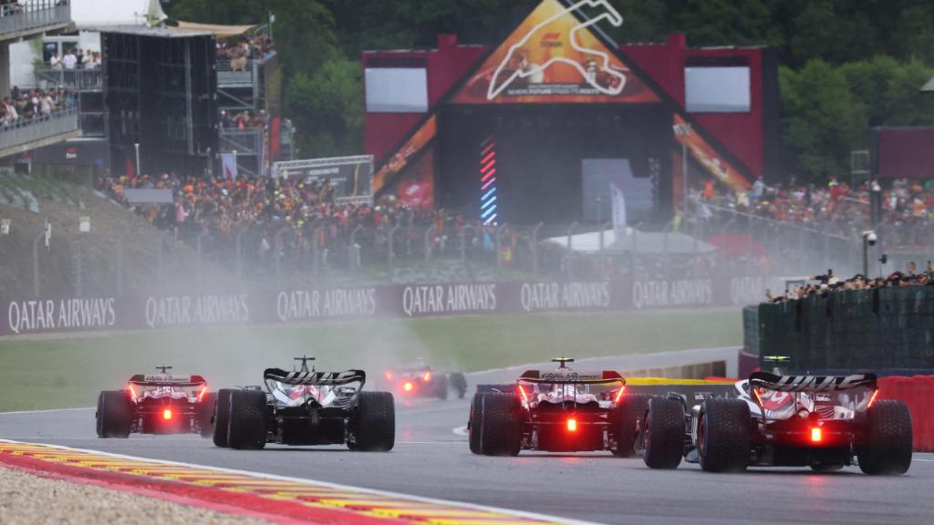 La carrera al sprint en Bélgica se desarrolló sobre mojado.