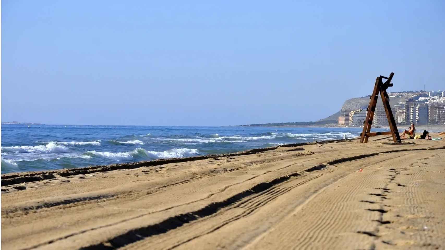 La playa de Urbanova en Alicante, en imagen anterior, reabre el baño.