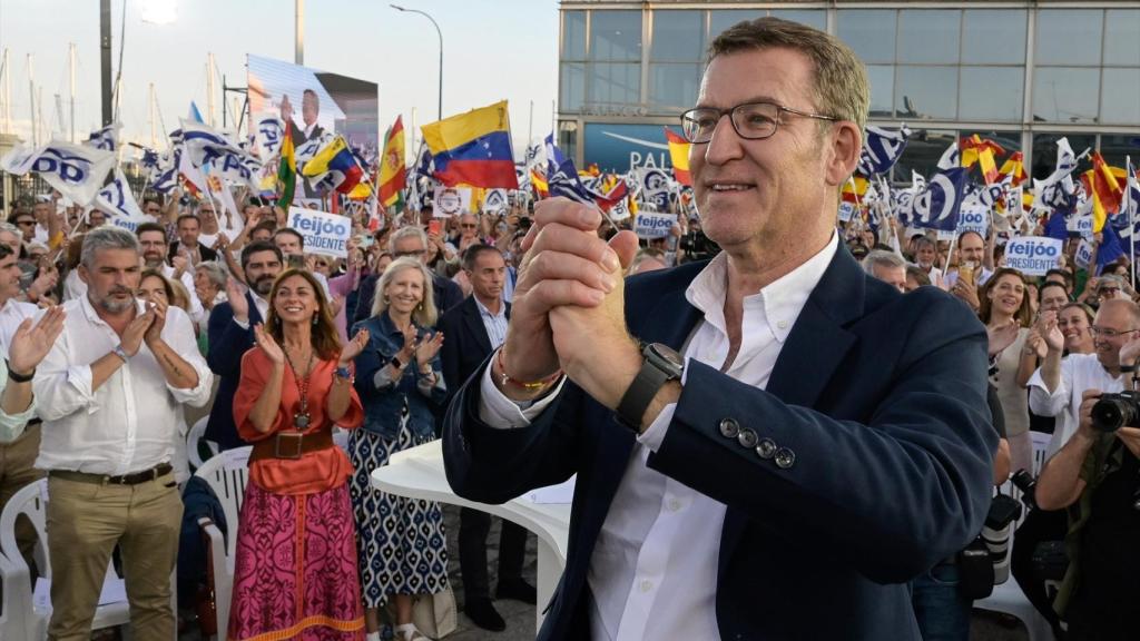 El líder del PP, Alberto Núñez Feijóo, durante el acto de cierre de campaña celebrado en La Coruña.