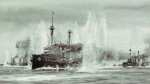 HMS 'Defence' y 'Warrior', pasando por el Escuadrón de Cruceros de Batalla en la Batalla de Jutlandia, 31 de mayo de 1916.