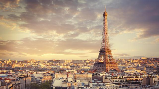 Este es el curioso motivo por el que la Torre Eiffel aumenta su tamaño cada verano.