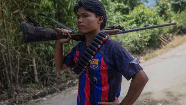 Joven armado en Manipur