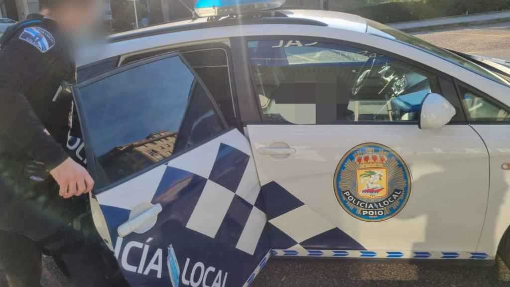 Un vehículo de la Policía Local de Poio.