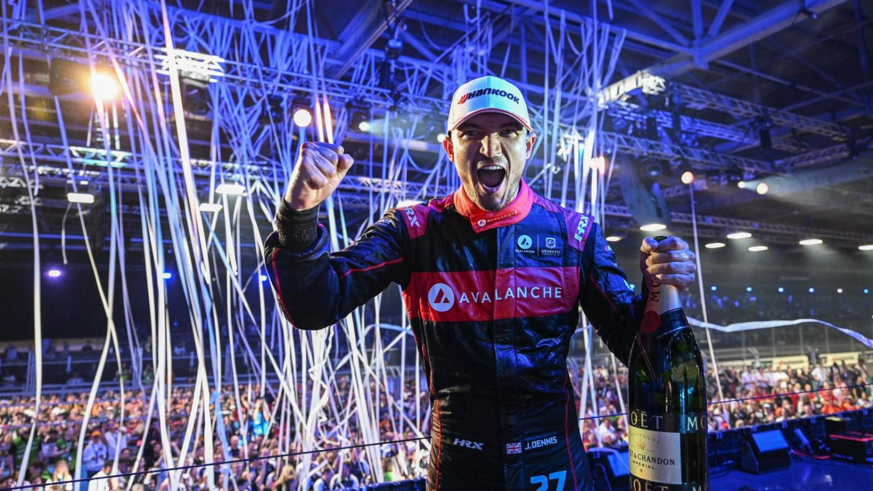 Jake Dennis celebra su título de la Fórmula E.