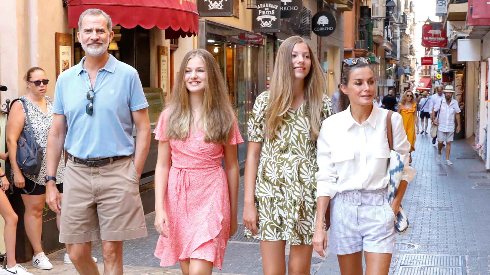 La Familia Real dando un paseo por el centro de Palma, el 10 de agosto de 2022.