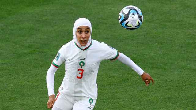 Nouhaila Benzina, con hiyab, durante un partido del Mundial femenino