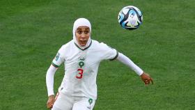 Nouhaila Benzina, con hiyab, durante un partido del Mundial femenino