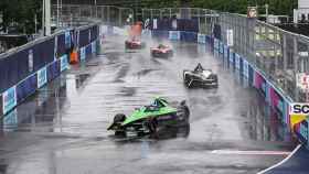 Nick Cassidy cierra la temporada de la Fórmula E con victoria: se redime en una cita pasada por agua
