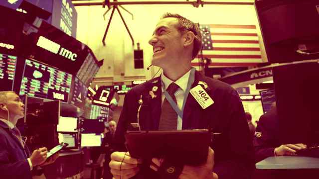 Traders en la bolsa de Nueva York al cierre de una sesión del Dow Jones.