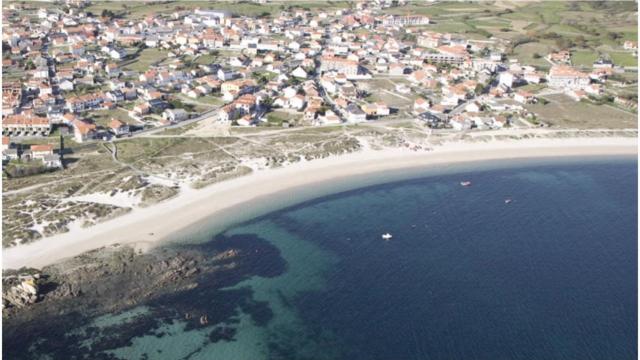 Playa do Castro en Aguiño, Ribeira (A Coruña)