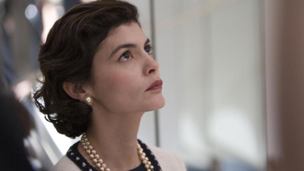 Audrey Tautou interpretando a Coco Chanel en la película Coco avant Chanel (2009).