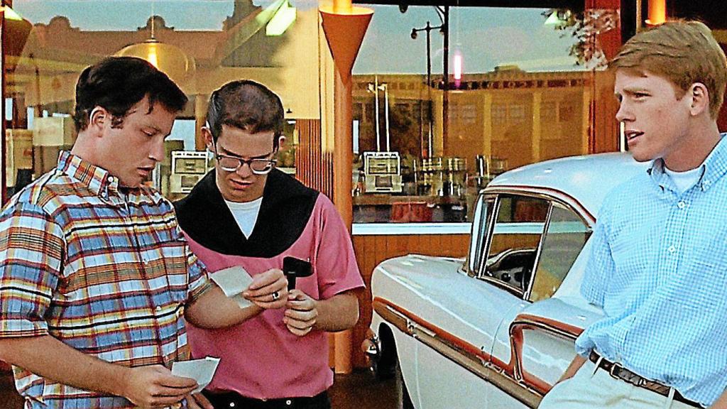 Curt (Richard Dreyfuss), Terry (Charles Martin Smith) y Steve (Ron Howard) en 'American Graffiti', 1973.