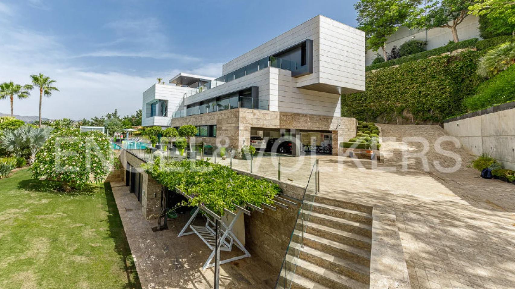 Imagen de la espectacular villa en venta en Málaga.