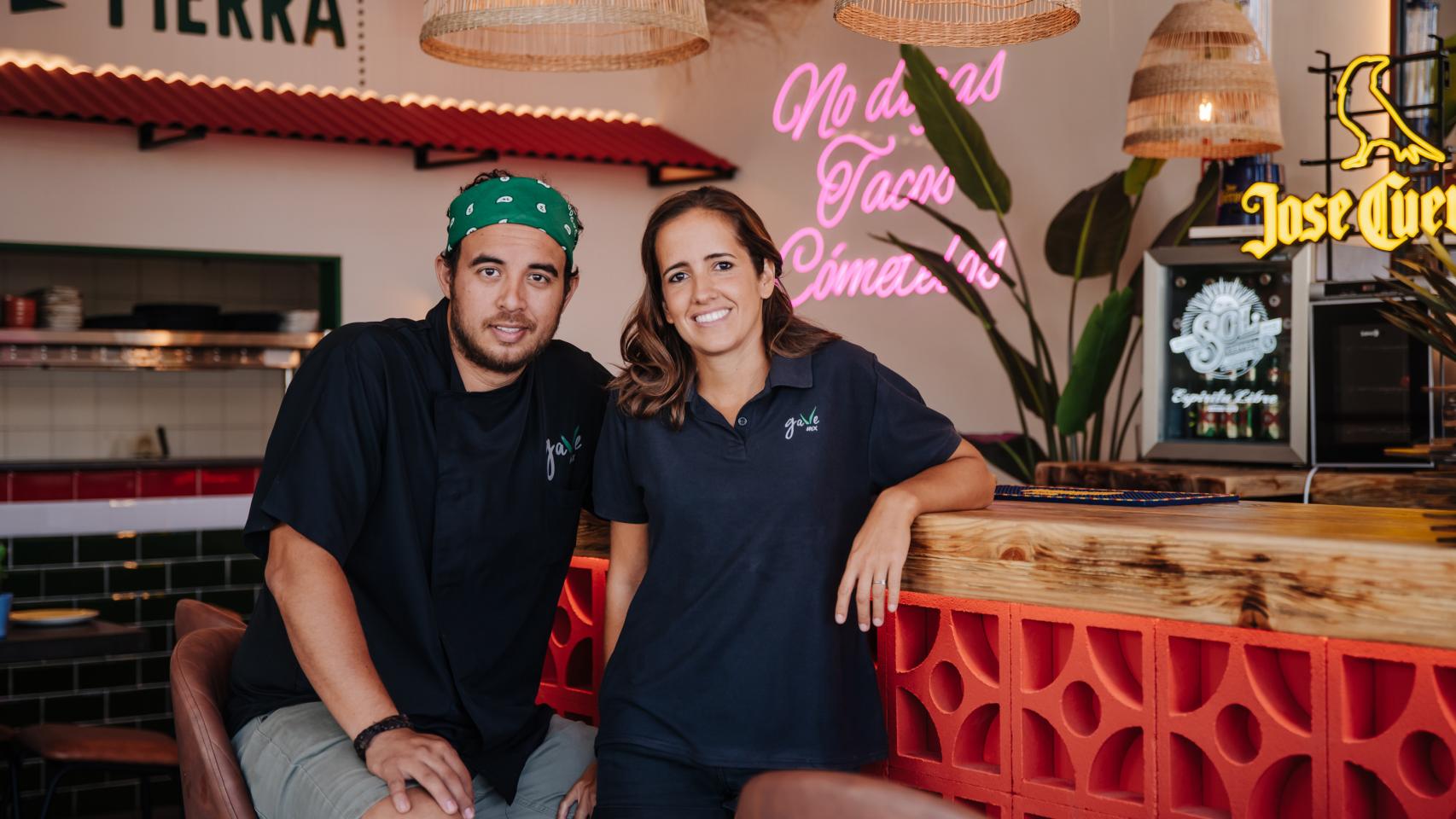 Yaiza Salmerón y Rogelio Corral en su nuevo restaurante de Madrid.