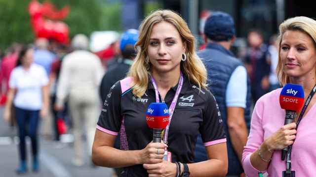 Sophia Floersch atiende a un medio durante el GP de Bélgica