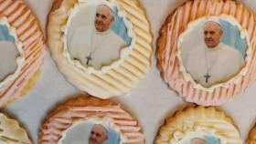 La galleta con la cara del papa Francisco hecha en una cafetería de Portugal.