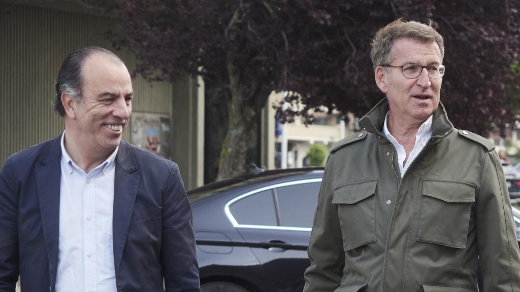 Carlos García Adanero junto al líder del PP, Alberto Núñez Feijóo, el pasado 14 de mayo en Pamplona.