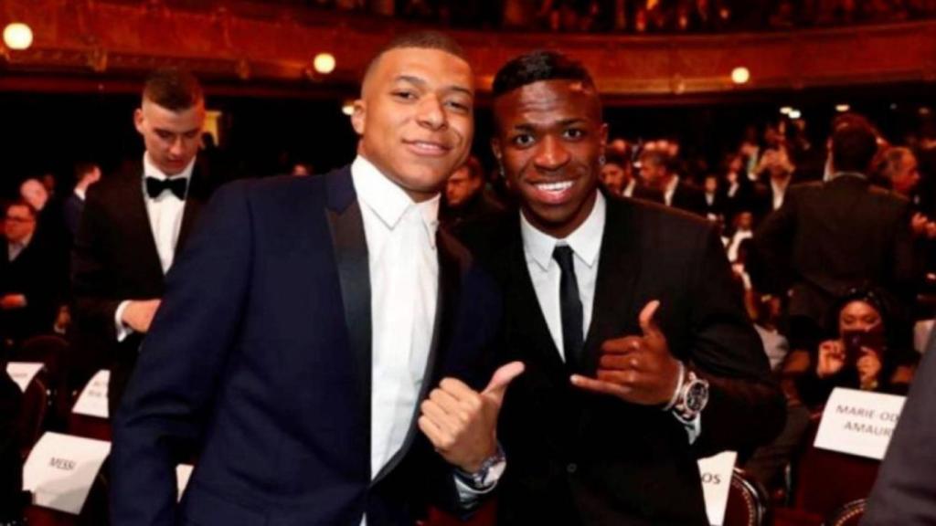 Kylian Mbappé y Vinicius Jr. posan en la gala del Ballon d'Or 2019