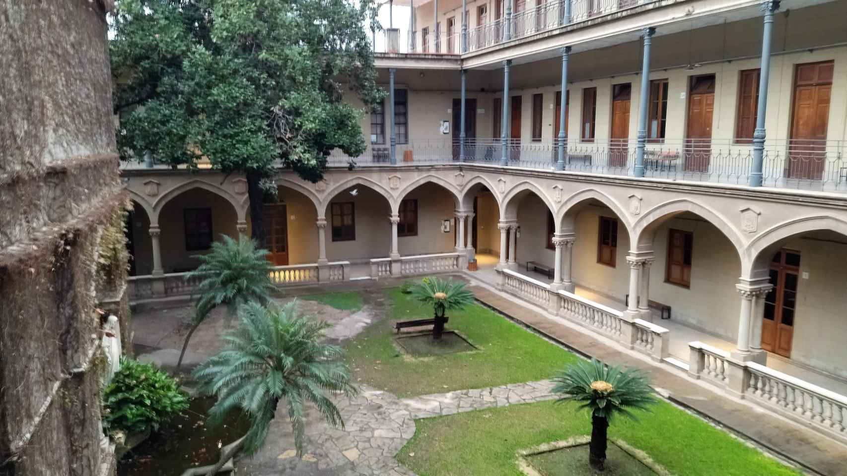 El claustro del Colegio de la Inmaculada, en Santa Fe, donde enseñó y vivió en 1964 y 1965 Jorge M. Bergoglio.