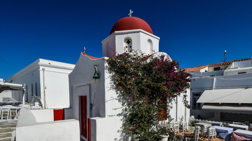 Una de las típicas iglesias de la isla griega.