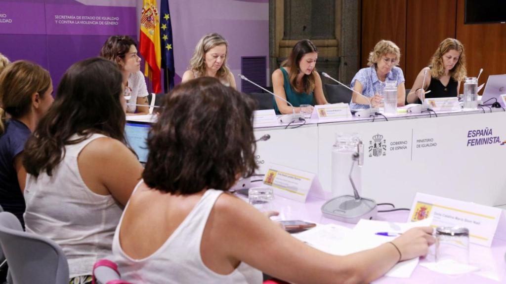 La ministra Irene Montero, la secretaria de Estado Angela 'PAM' y la delegada Victoria Rosell asisten a la reunión del Comité de Crisis sobre  Violencia Machista, junto a CCAA, Unidades de Violencia, la Fiscal de Sala Delegada de Violencia sobre la Mujer, Ministerio del Interior y Ministerio de Justicia