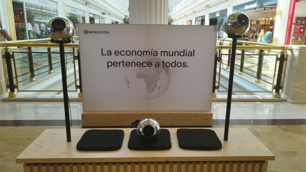 Punto de venta de Worldcoin en el Gran Plaza 2 de Majadahonda