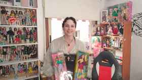 Elisa Cotelo con su colección de muñecas Barbie.
