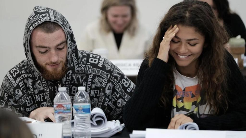 Zendaya y Angus Cloud leyendo los guiones de 'Euphoria'.