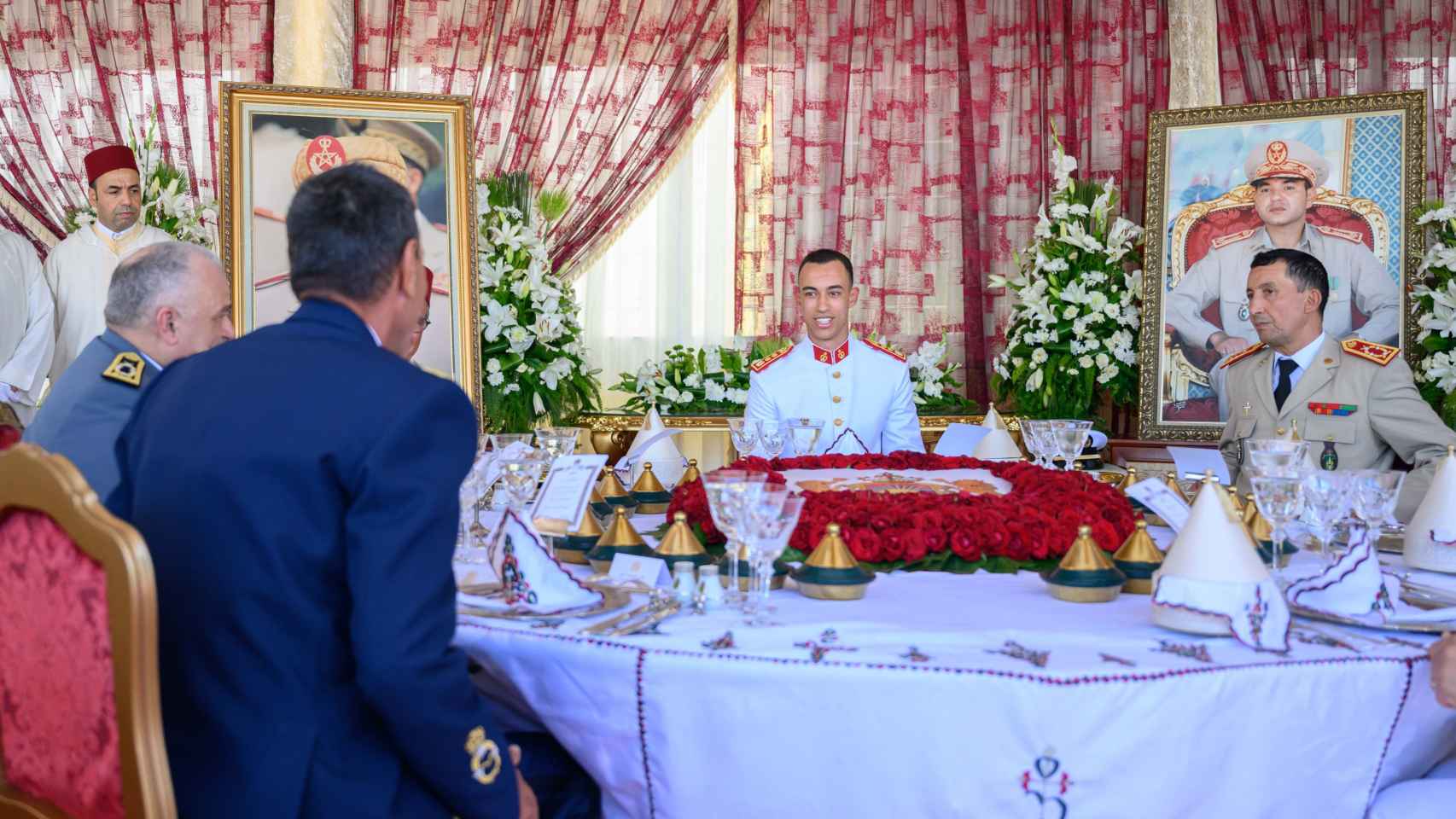 El príncipe Moulay Hassan en Tetúan presidiendo un almuerzo en nombre del rey Mohamed VI el pasado lunes 31 de julio.