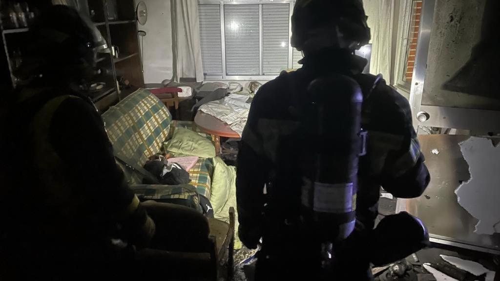 Bomberos en la explosión de una caldera en una casa en Zaratán (Valladolid)
