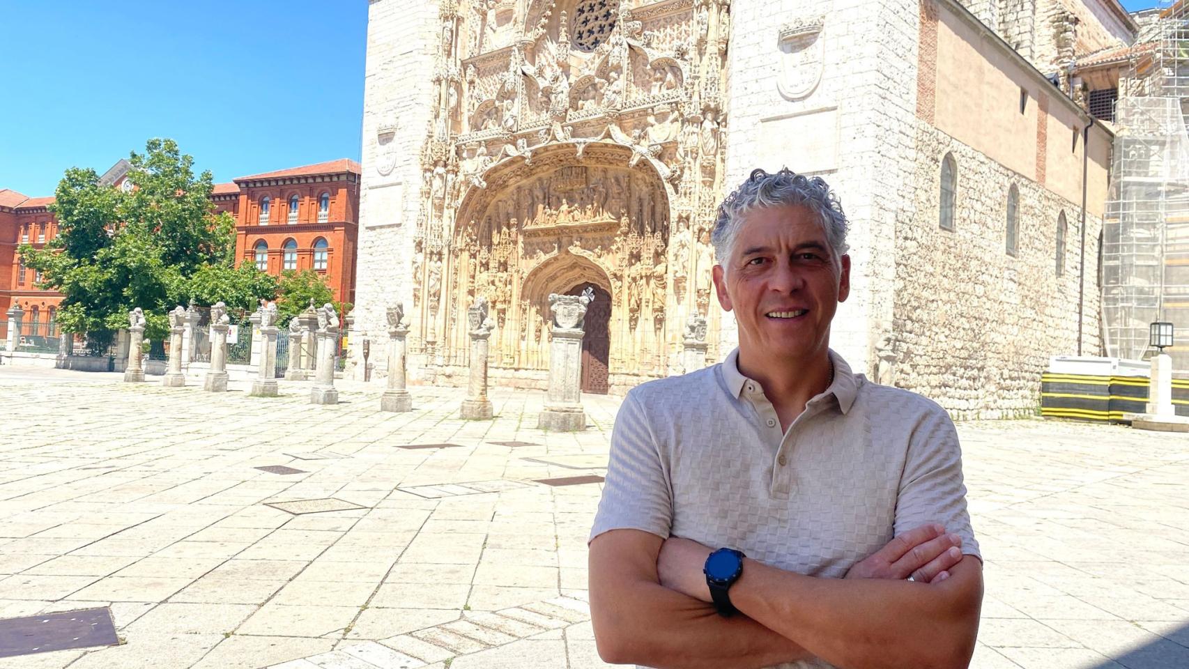 El exentrenador de porteros del Real Valladolid, Jose Manuel Santisteban, en la Plaza de San Pablo